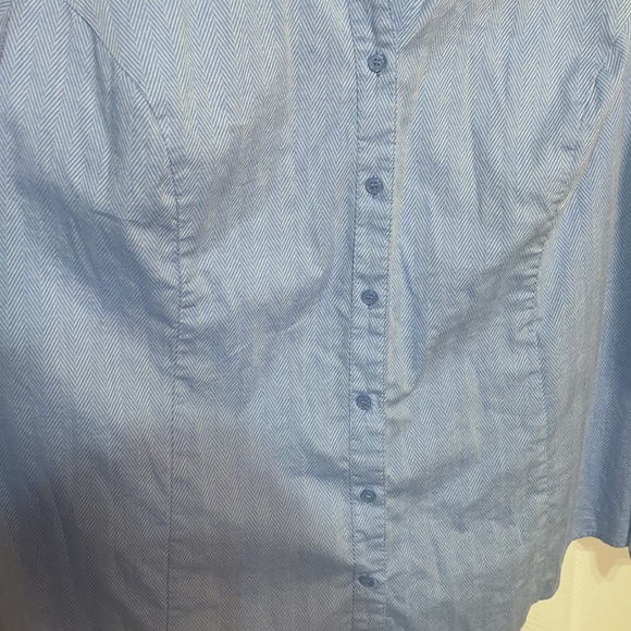 Lane Bryant 26 blue on blue herringbone pattern blouse shaped worn once euc - Picture 3 of 6